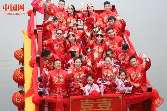 杭州宋城举行双胞胎水上婚礼，看晕现场游客