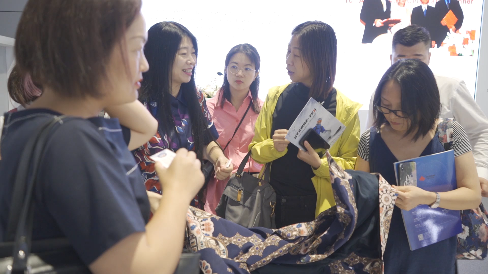 段宇晶：从卖钻石到做烧钱的黑科技衣服，赚得少了她却……