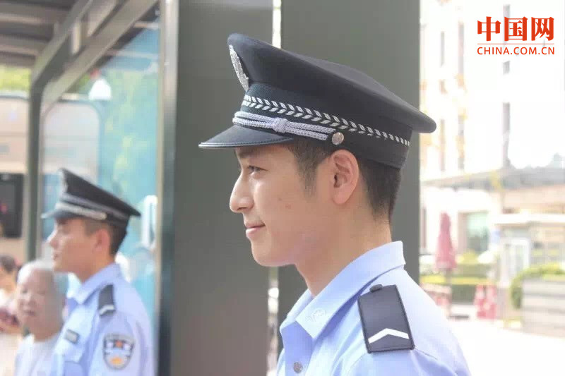 工作中的他_副本.jpg