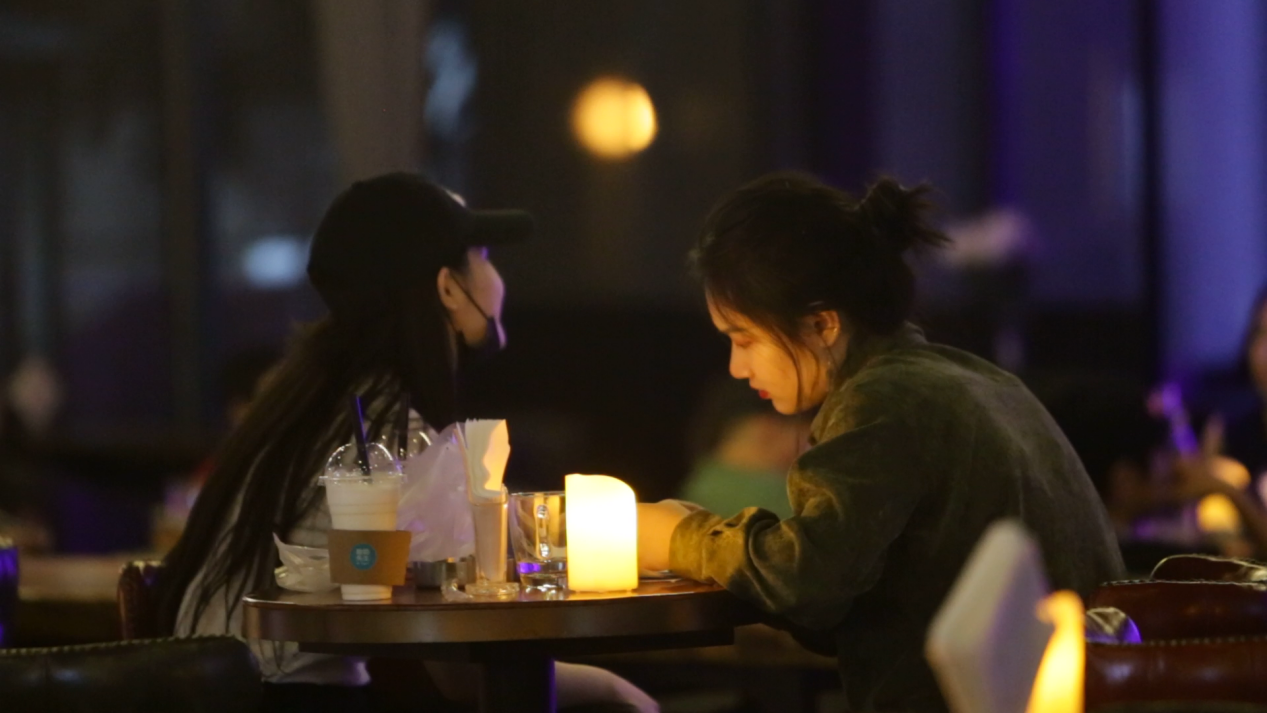 酒吧文化：一个人的狂欢 一群人的孤单