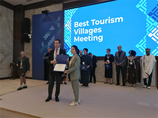 下姜村荣获联合国“最佳旅游乡村”证书.jpg