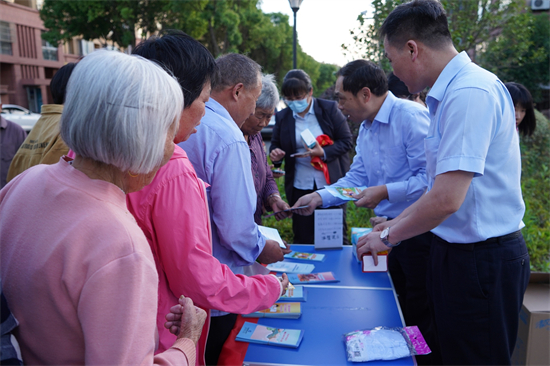 普及金融知识 赋能百姓民生——建行嘉兴分行积极开展2024年“普及金融知识 守住钱袋子”活动1.jpg