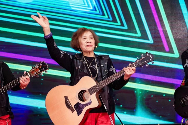 摇滚奶奶.jpg
